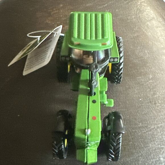 John Deere, Ertl, Farm Toy Tractor 46574 Agriculture Enclosed Window Cab 4WD - Picture 4 of 15